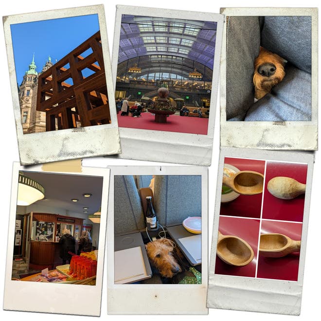 Dieses Bild ist eine Collage aus sechs Polaroid-ähnlichen Fotos. Oben links sieht man ein großes rostiges Kunstwerk vor der historischen Fassade des Hamburger Rathauses. In der Mitte oben ist die weitläufige Bahnhofshalle des Stockholmer Hauptbahnhofs mit großer Glasdecke und einer Skulptur zu sehen. Rechts oben schaut ein Hundekopf zwischen übereinandergeschlagenen Beinen in Jeans hervor. Unten links ein altes Kinokartenhäuschen aus Holz mit Personen davor, im Vordergrund Süßigkeiten. In der Mitte unten schaut ein brauner Hund zwischen den Klapptischen in einem Zug hervor. Rechts unten sind vier Nahaufnahmen eines handgeschnitzten Holzlöffels auf rotem Hintergrund zu sehen.